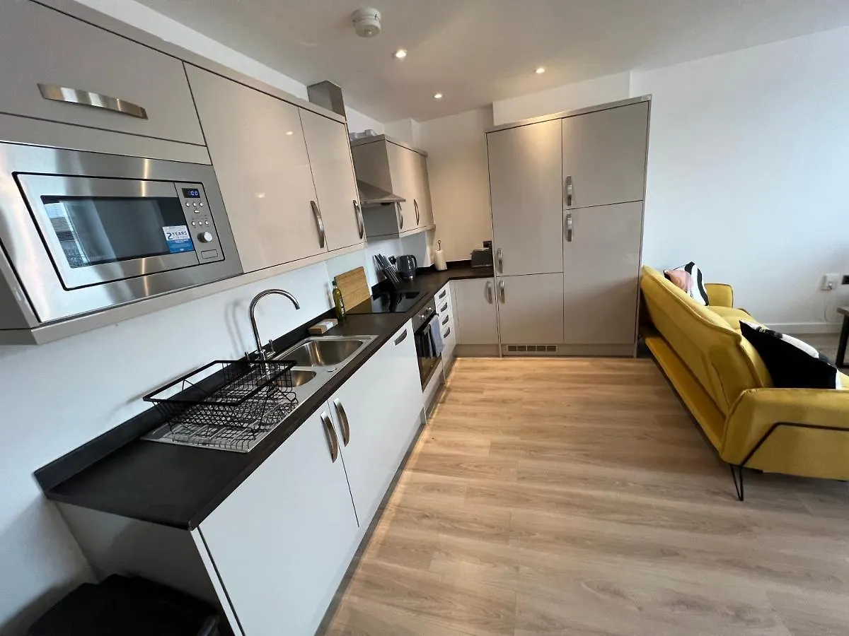 Apartment Modern 2 Bedroom Apt Sleeps 6 - Near Gloucester United Kingdom
