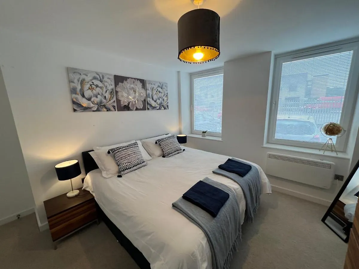 Apartment Modern 2 Bedroom Apt Sleeps 6 - Near Gloucester