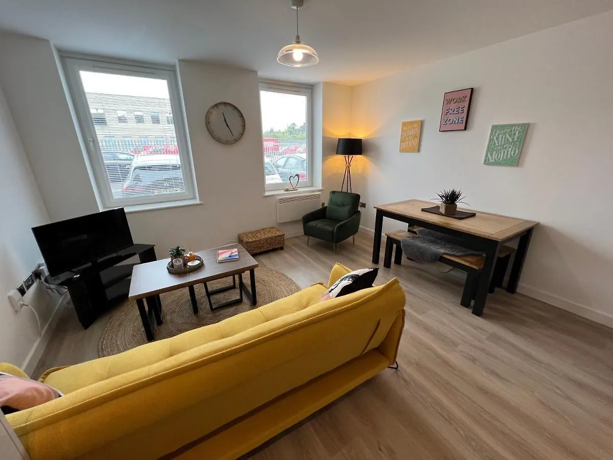 Modern 2 Bedroom Apt Sleeps 6 - Near Gloucester 0*,