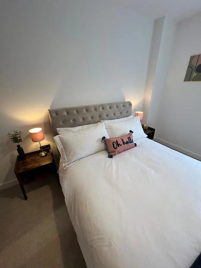 Apartment Modern 2 Bedroom Apt Sleeps 6 - Near Gloucester